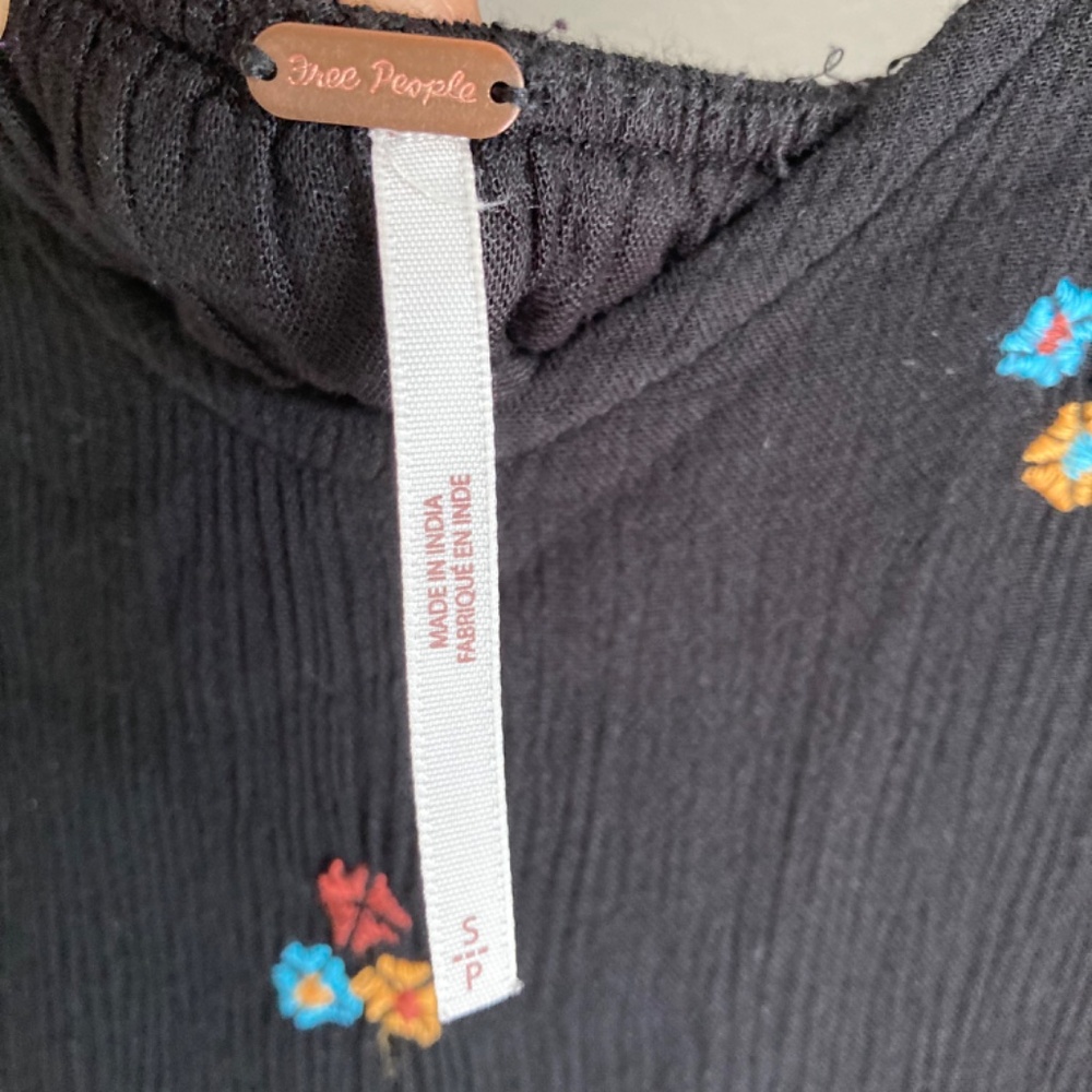 Free people women’s floral embroidered dress with flaws - Picture 3 of 10